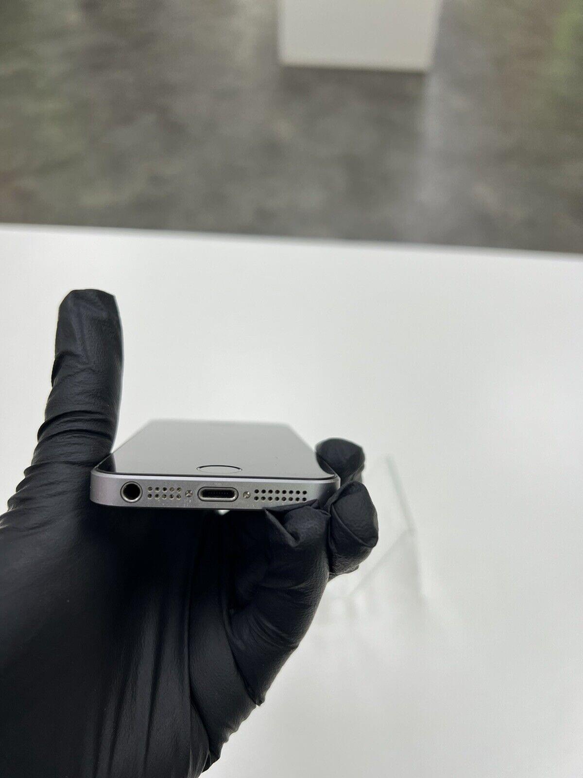 iPhone SE 32GB Unlocked Grade A/B - Image 2