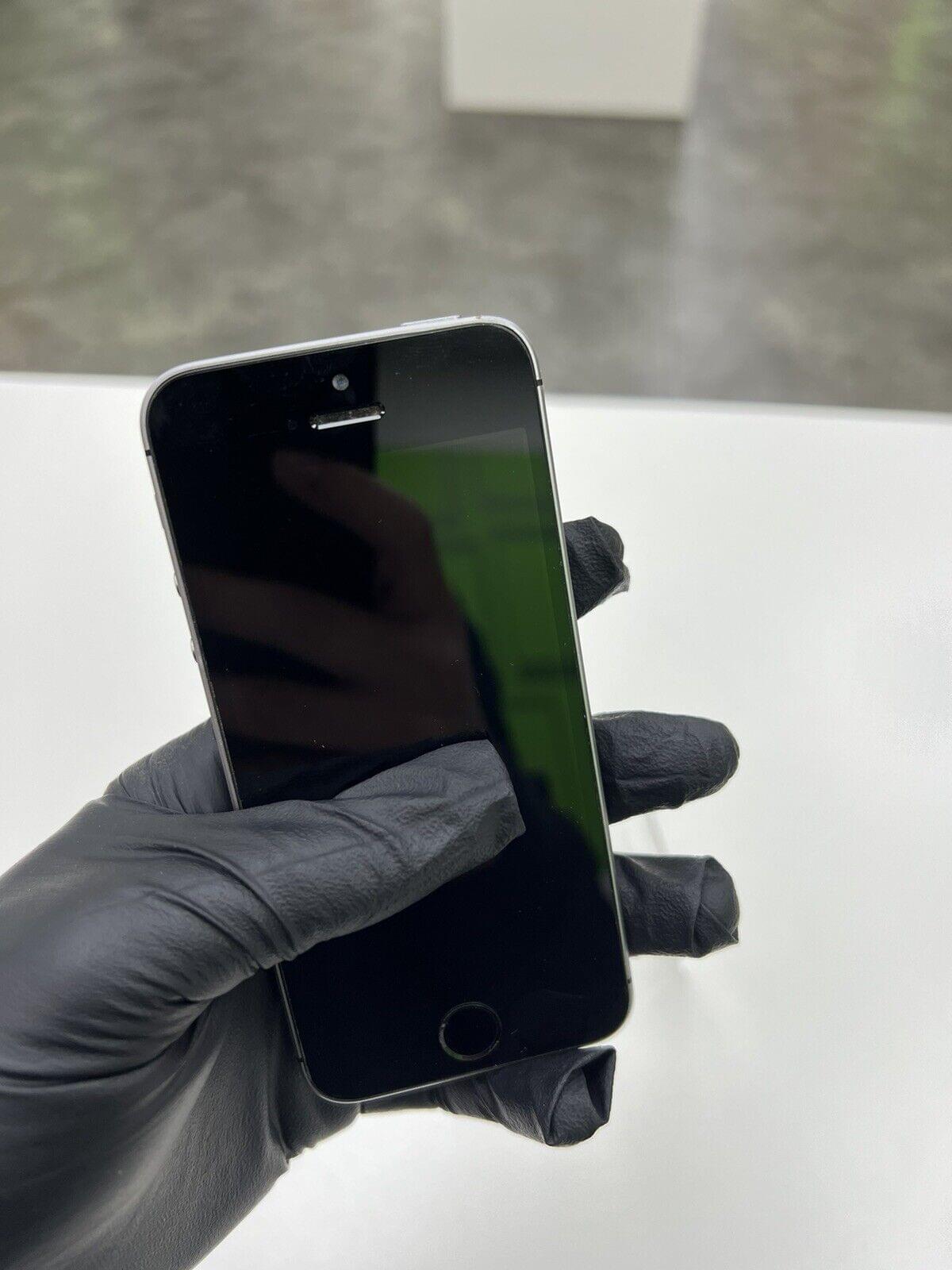 iPhone SE 32GB Unlocked Grade A/B - Image 3